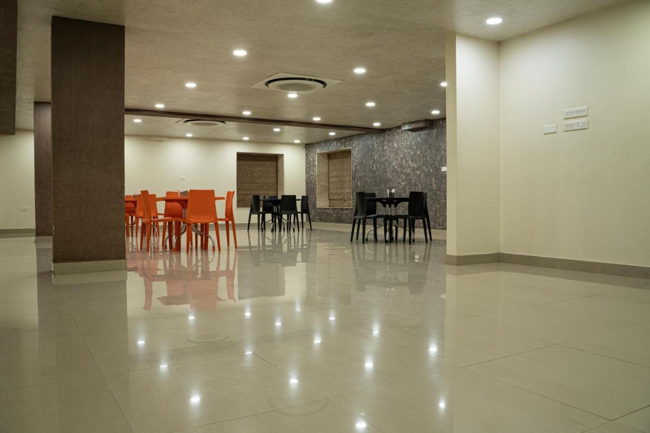 Nk7 Guest House Калькутта Экстерьер фото
