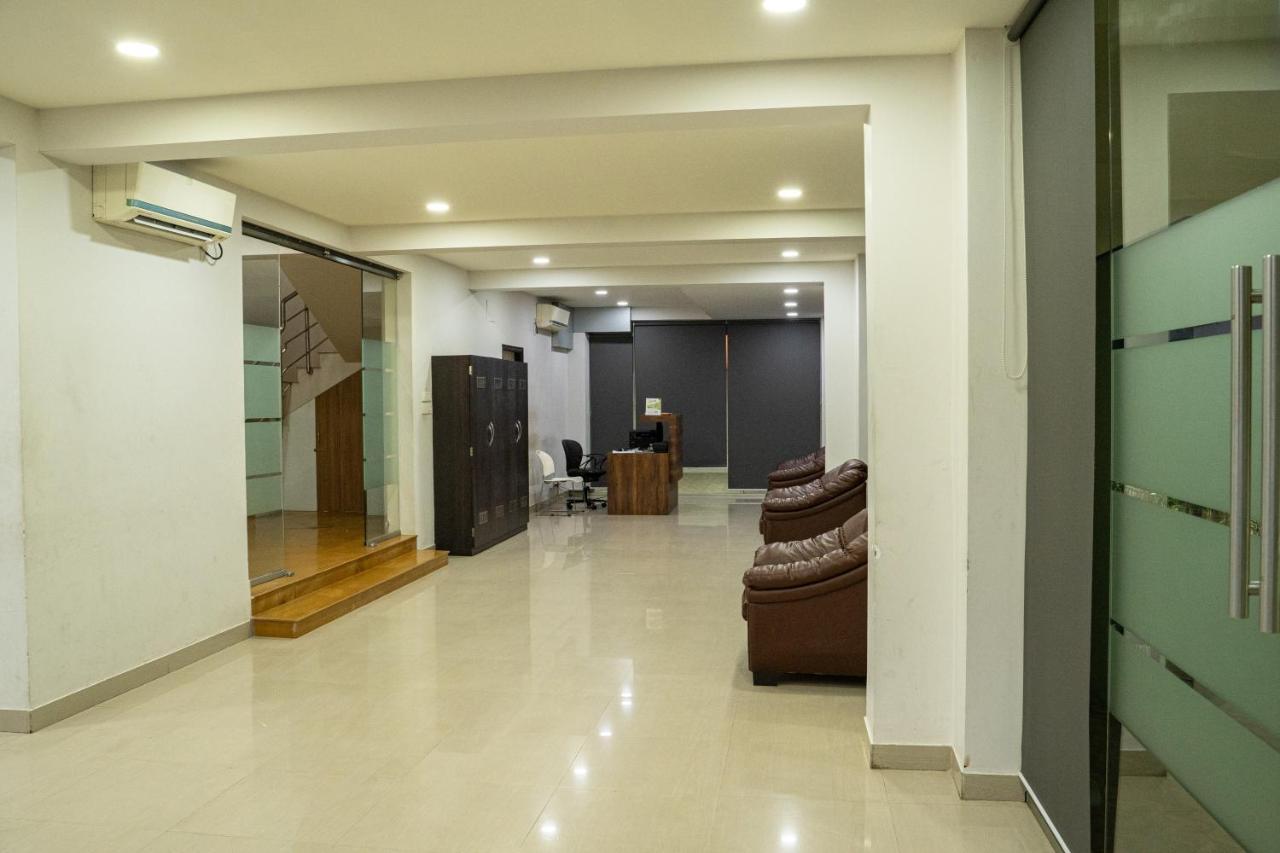 Nk7 Guest House Калькутта Экстерьер фото