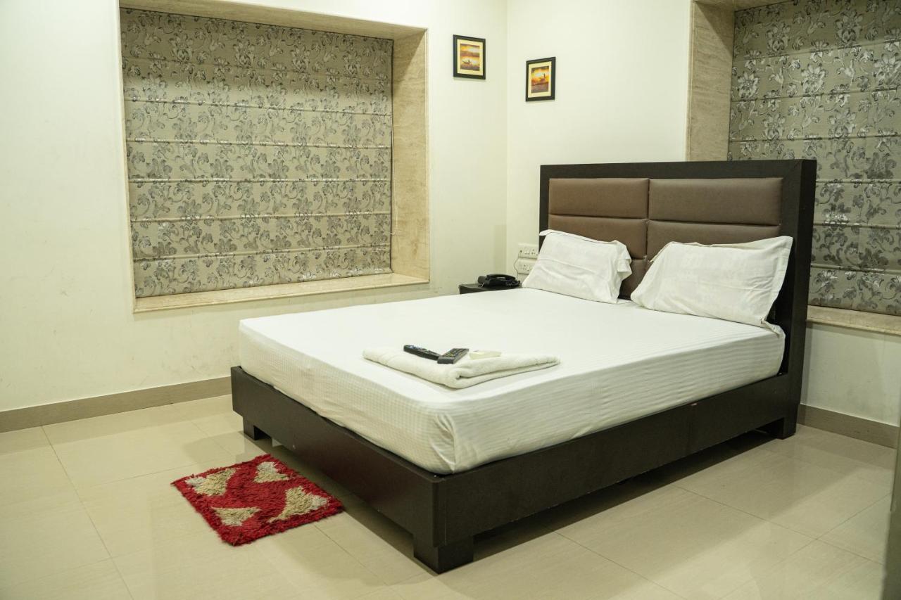 Nk7 Guest House Калькутта Экстерьер фото