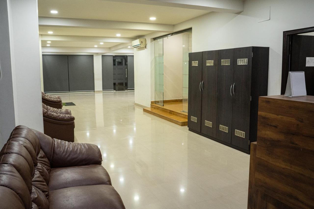 Nk7 Guest House Калькутта Экстерьер фото