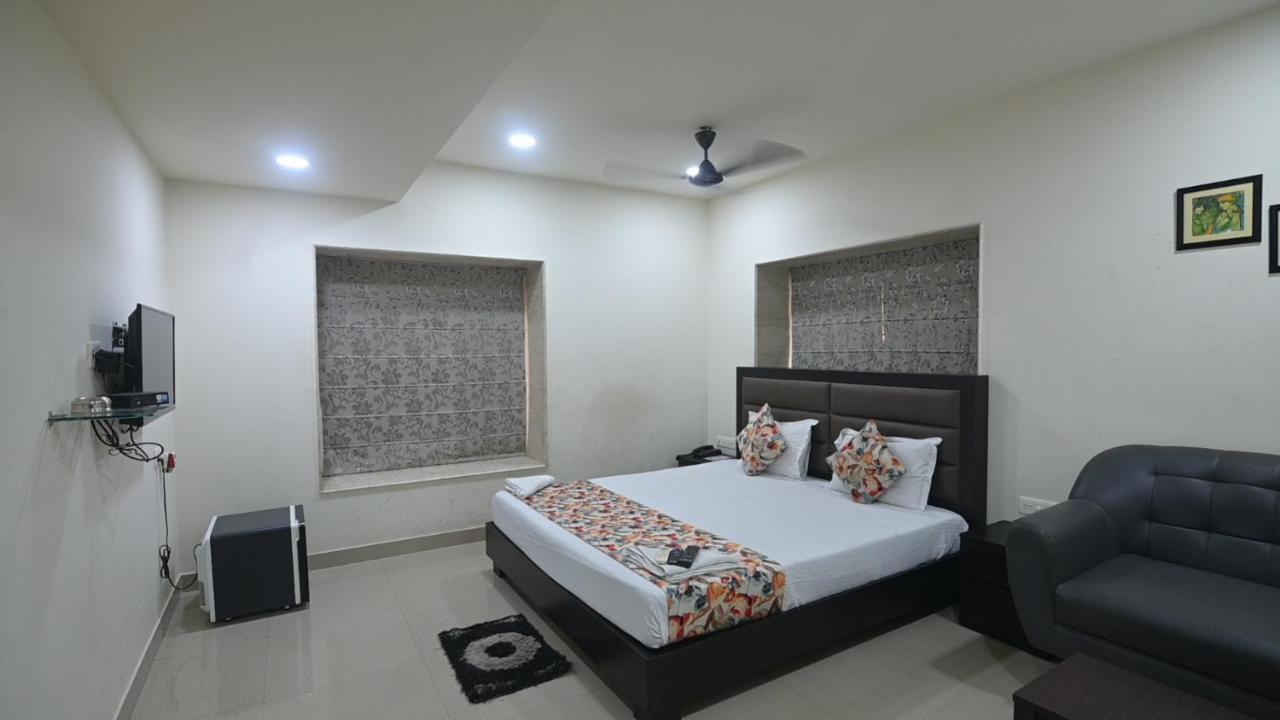 Nk7 Guest House Калькутта Экстерьер фото