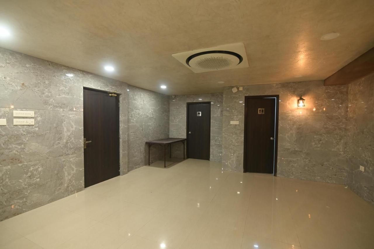 Nk7 Guest House Калькутта Экстерьер фото