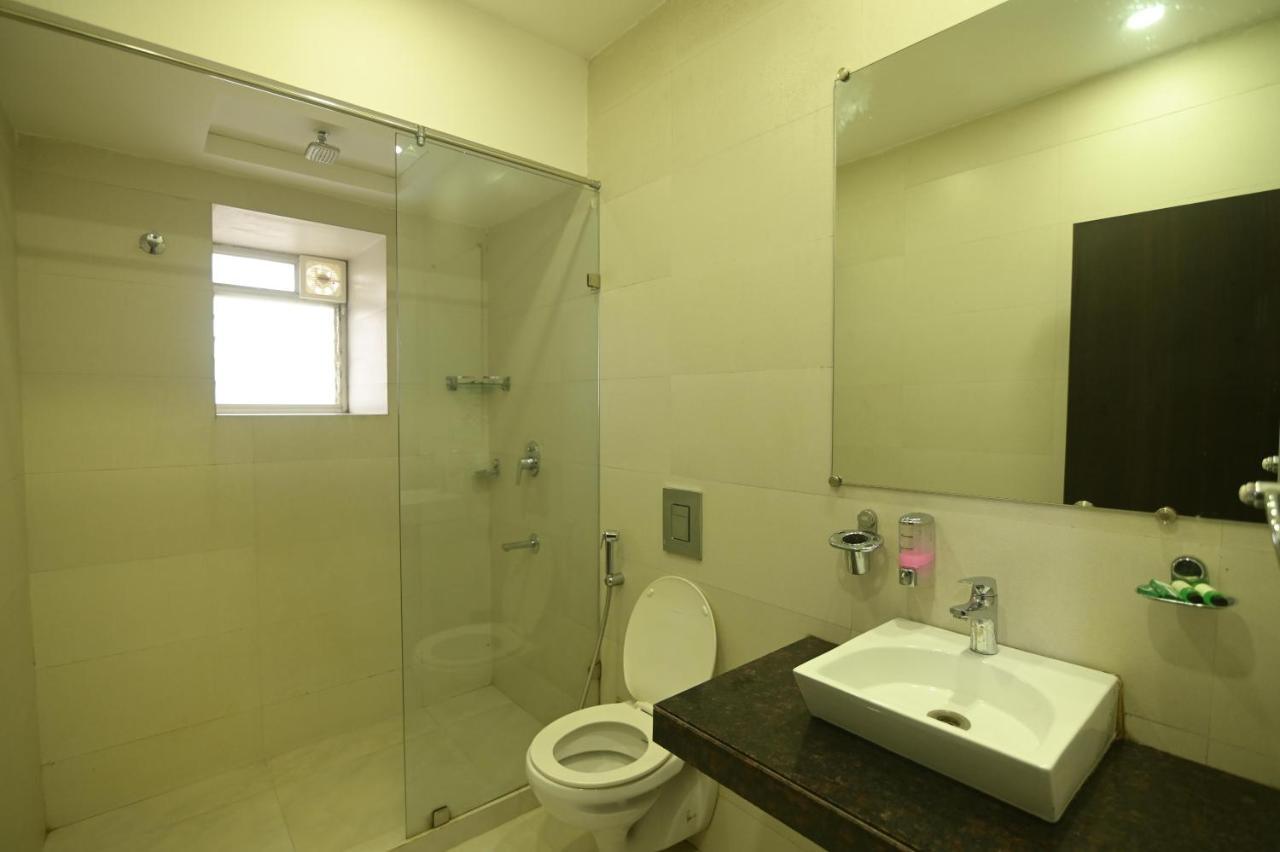 Nk7 Guest House Калькутта Экстерьер фото